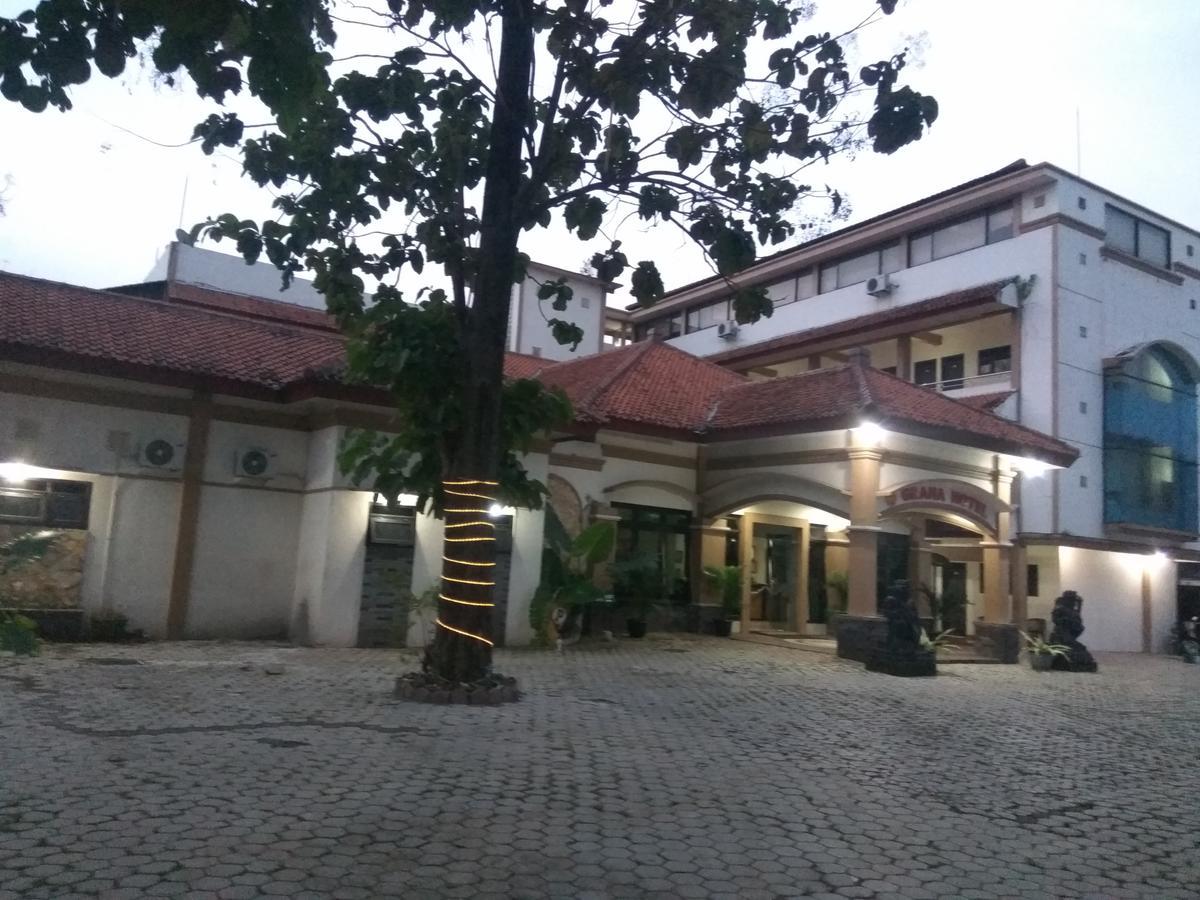 Graha Hotel Sragen Dış mekan fotoğraf